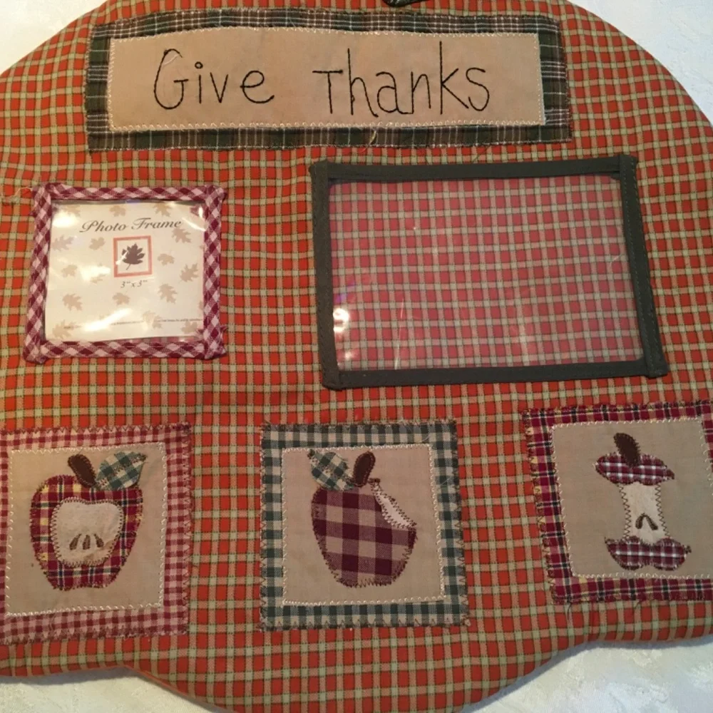 “Give Thanks” fabric and felt hanging decoration with 2 photo slots